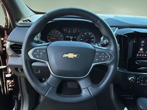 Used 2023 Chevrolet Traverse LT FWD image 13