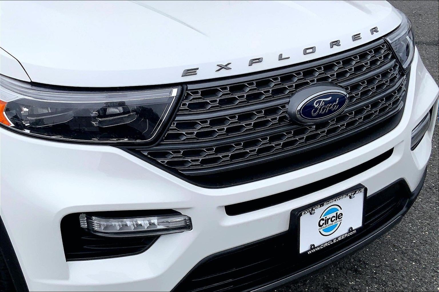 Used 2022 Ford Explorer XLT w/ Equipment Group 202A AWD/4WD image 28