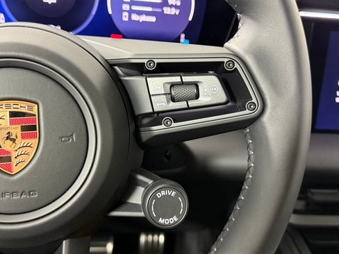 Certified 2025 Porsche Macan 4S Electric AWD/4WD image 27