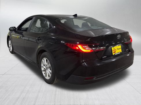 Used 2025 Toyota Camry LE image 4