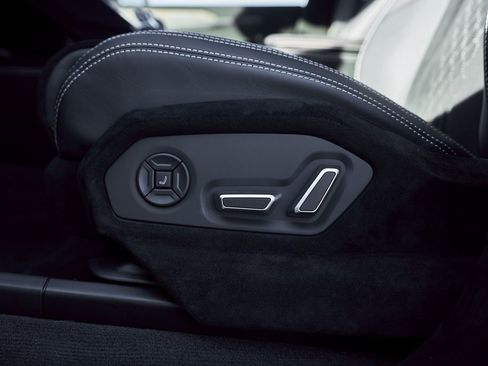 Used 2024 Lamborghini Urus Performante image 40