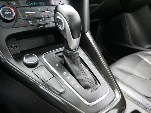 Used 2017 Ford Focus Titanium FWD image 28