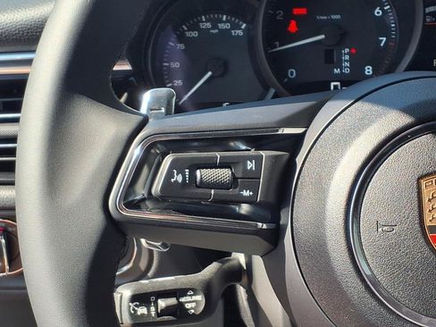 Certified 2025 Porsche Macan image 13