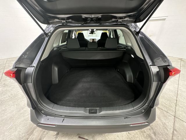 Used 2025 Toyota RAV4 XLE FWD image 16