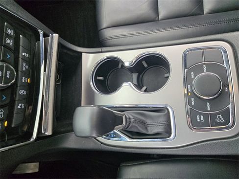 Used 2022 Jeep Grand Cherokee Limited w/ Trailer Tow Group IV image 26