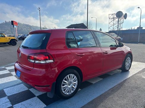 Used 2014 Volkswagen Golf 4-Door FWD image 5