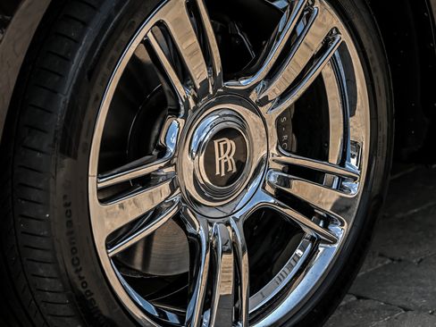 Used 2016 Rolls-Royce Wraith RWD image 8
