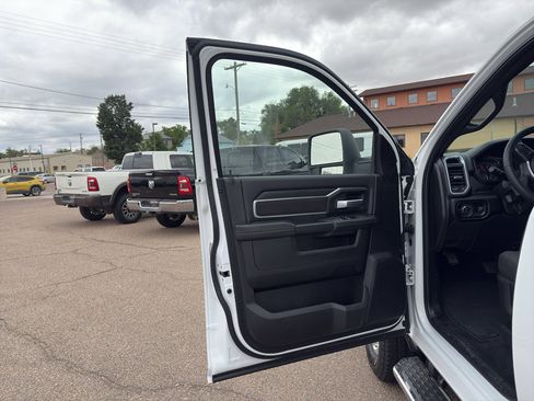 Used 2025 RAM 2500 Big Horn AWD/4WD image 20
