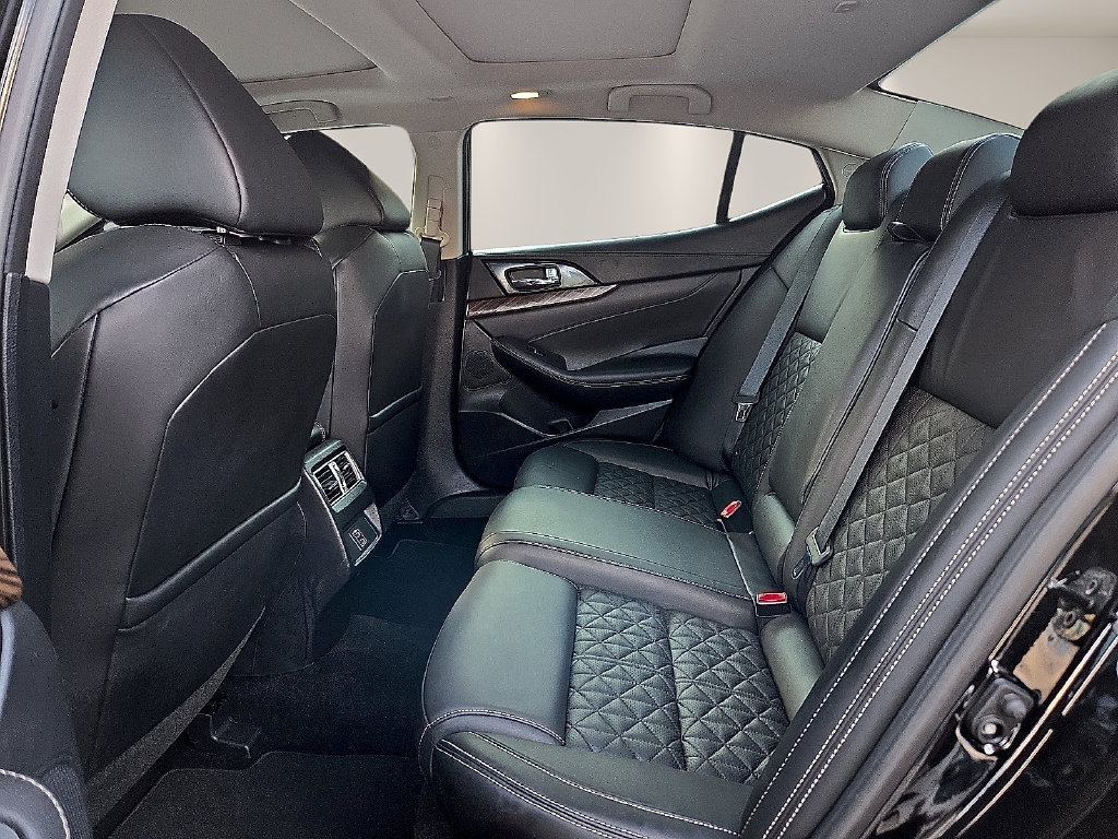 Used 2018 Nissan Maxima Platinum FWD image 11