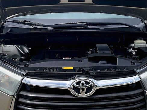 Used 2016 Toyota Highlander XLE FWD image 9