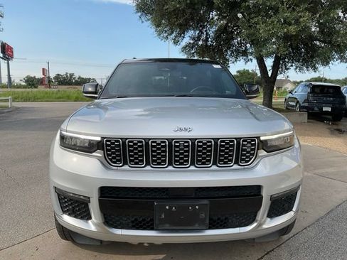 Used 2023 Jeep Grand Cherokee L Summit AWD/4WD image 2