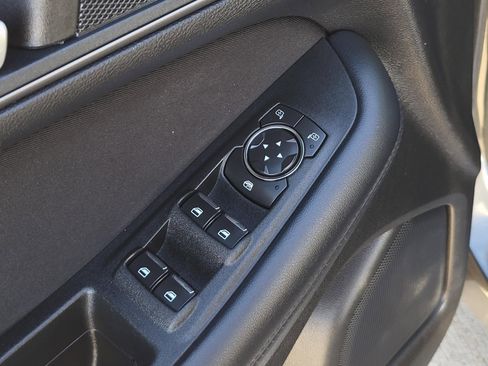 Used 2018 Ford Edge SE image 22