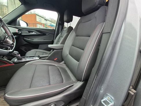 Used 2023 Chevrolet TrailBlazer RS w/ Convenience Package image 11