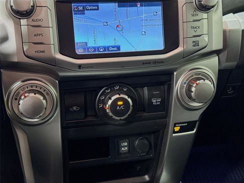 Used 2018 Toyota 4Runner SR5 Premium image 16