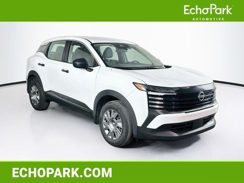 Used 2025 Nissan Kicks S FWD image 1