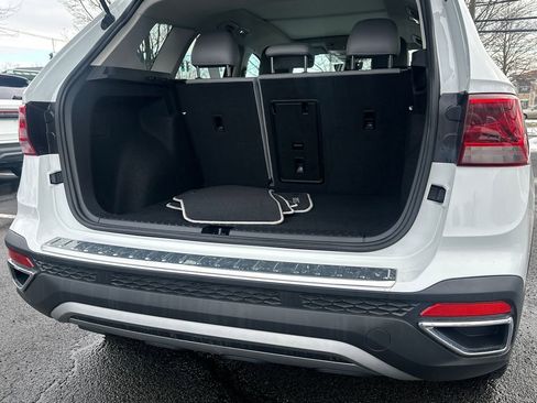 Used 2023 Volkswagen Taos SE w/ Panoramic Sunroof Package image 15