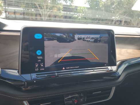 Certified 2024 Volkswagen Atlas SE FWD image 26