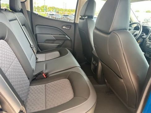 Used 2021 Chevrolet Colorado Z71 AWD/4WD image 23