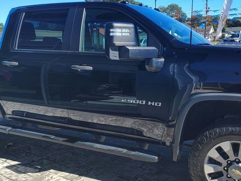 Used 2021 Chevrolet Silverado 2500 Custom w/ Custom Value Package image 4