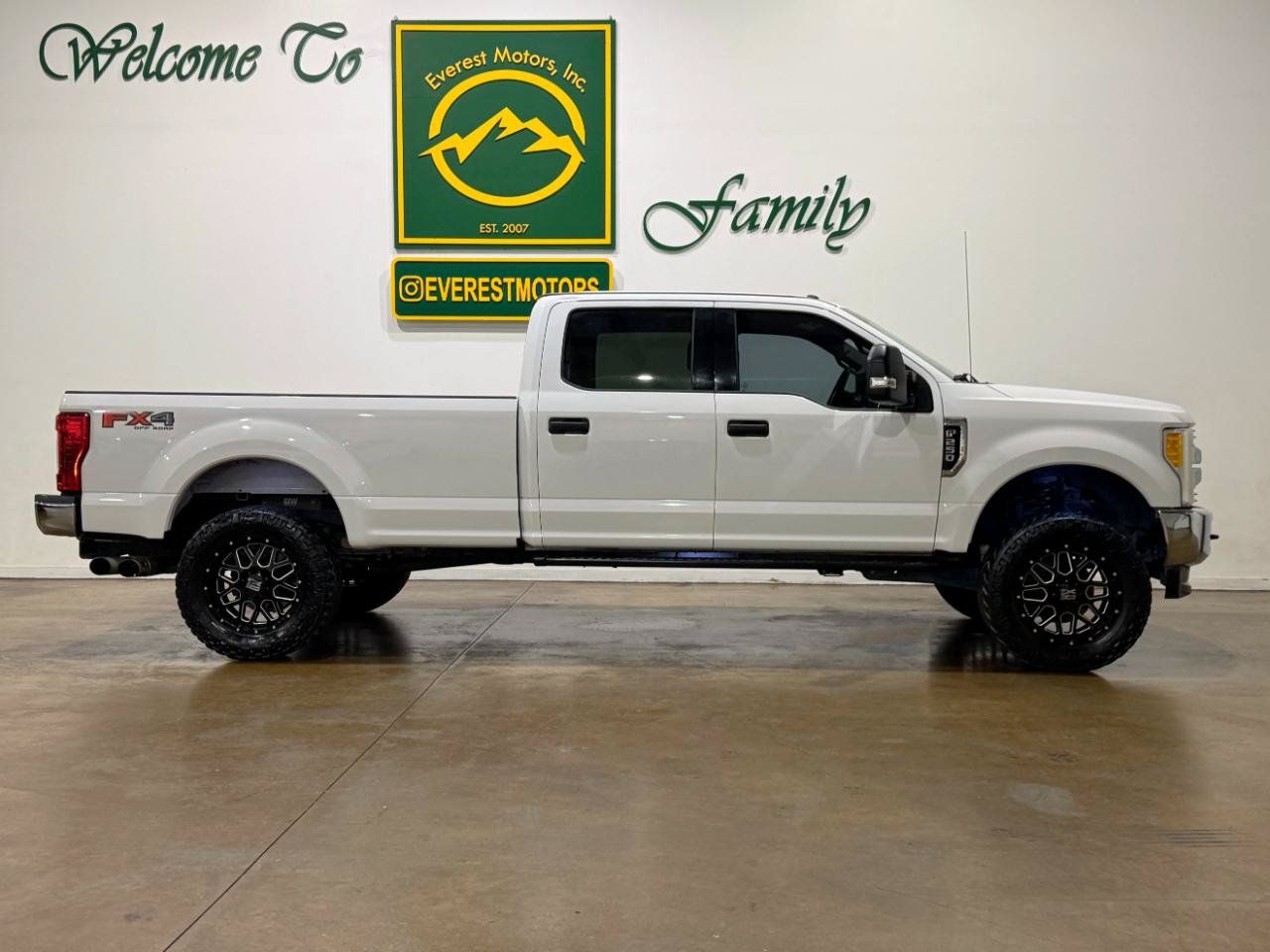 Used 2017 Ford F250 XLT AWD/4WD image 2