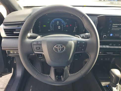 Used 2025 Toyota Camry LE image 19