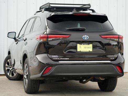 Used 2020 Toyota Highlander XLE image 5