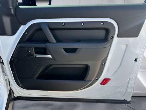 Used 2025 Land Rover Defender 90 S image 15