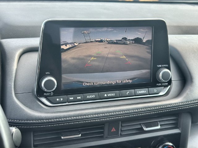 Used 2025 Nissan Rogue SV FWD image 14