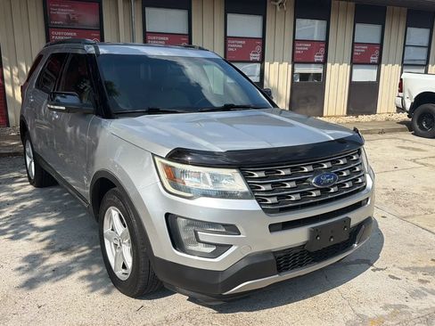 Used 2016 Ford Explorer XLT AWD/4WD image 9