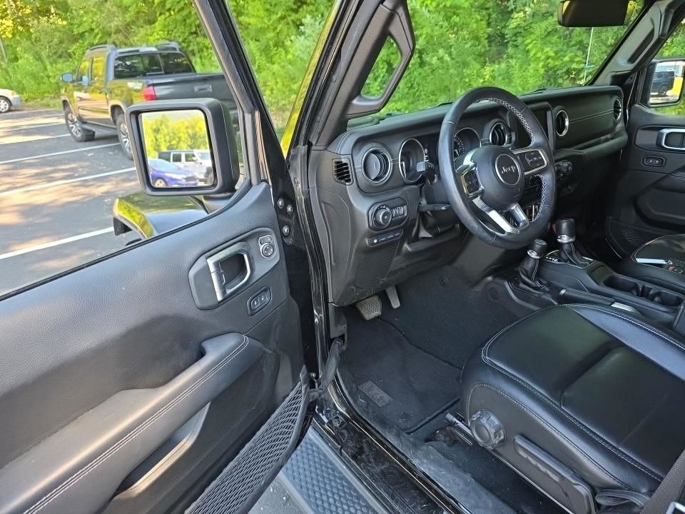 Used 2022 Jeep Wrangler Unlimited Sahara w/ Cold Weather Group AWD/4WD image 11