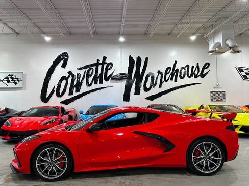 Used 2025 Chevrolet Corvette Stingray Preferred Cpe w/ Z51 Performance Package RWD image 2