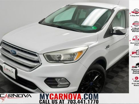 Used 2017 Ford Escape SE image 1