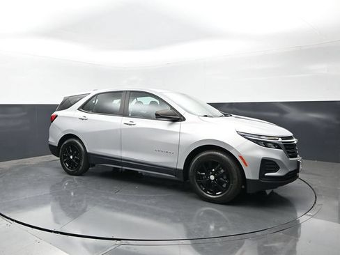 Used 2022 Chevrolet Equinox LS w/ LPO, Floor Liner Package FWD image 1