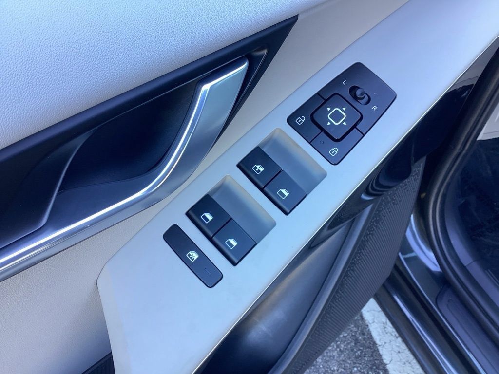 Certified 2023 Kia Niro Wind w/ Wind Preserve Package FWD image 14