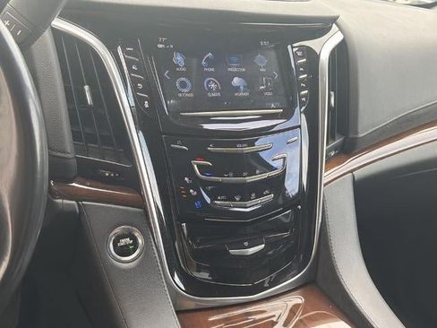 Used 2020 Cadillac Escalade Premium Luxury AWD/4WD image 29