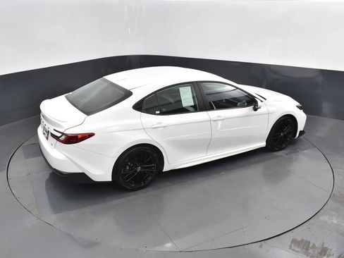 Used 2025 Toyota Camry SE image 39