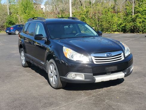 Used 2011 Subaru Outback 2.5i Limited AWD/4WD image 2