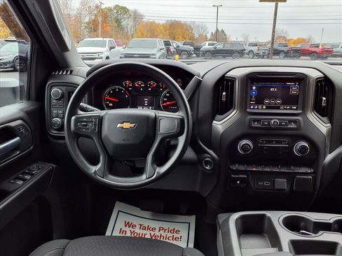 Used 2024 Chevrolet Silverado 2500 Custom w/ Custom Value Package image 8