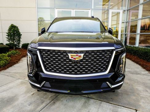Used 2026 Cadillac Escalade Luxury w/ Touring Package AWD/4WD image 7