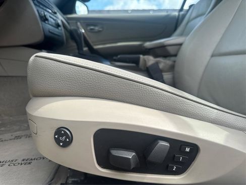 Used 2010 BMW 128i Convertible RWD image 18