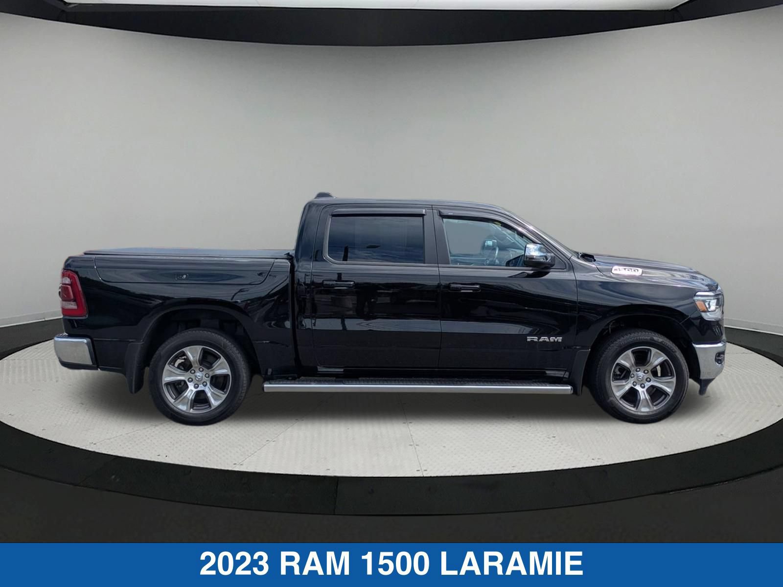 Used 2023 RAM 1500 Laramie AWD/4WD image 2