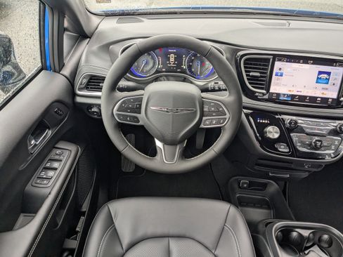 New 2026 Chrysler Pacifica Select FWD image 15