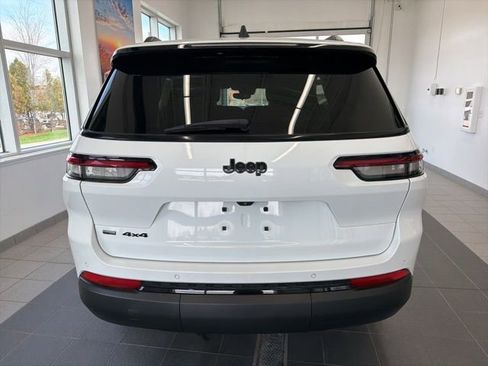 Used 2021 Jeep Grand Cherokee L Laredo AWD/4WD image 4