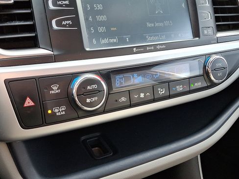 Used 2018 Toyota Highlander XLE w/ Protection Package #3 image 16