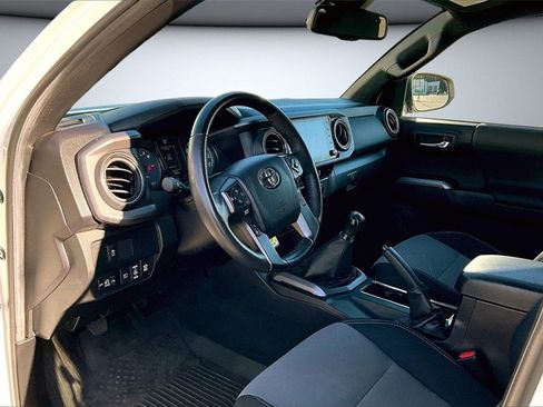 Used 2022 Toyota Tacoma TRD Sport w/ Technology Package image 16