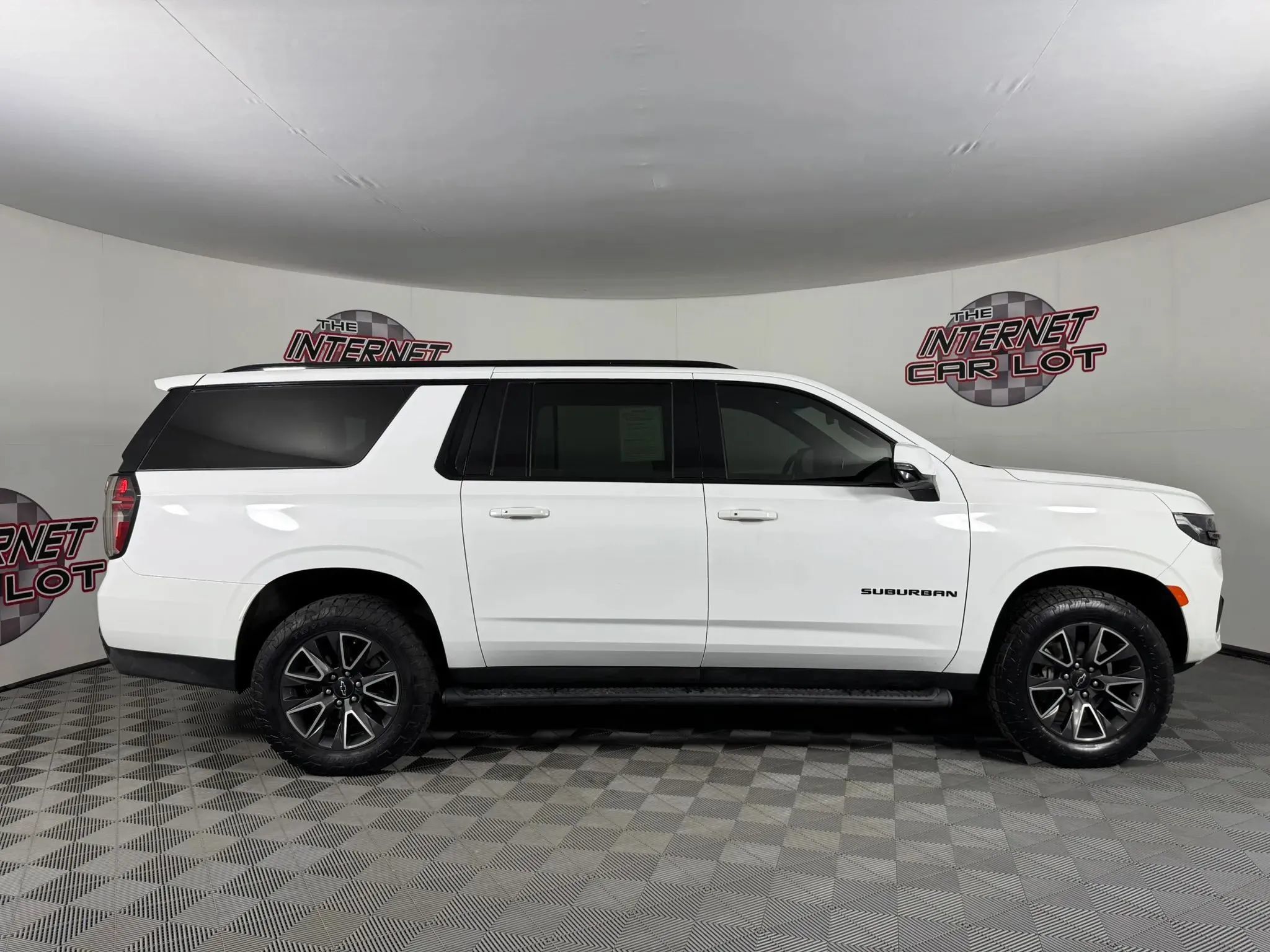 Used 2022 Chevrolet Suburban Z71 w/ Luxury Package AWD/4WD image 8