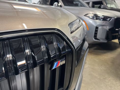 Used 2025 BMW i7 M70 image 4