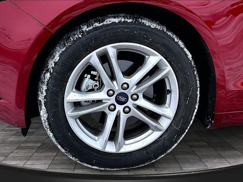 Used 2018 Ford Fusion SE image 25