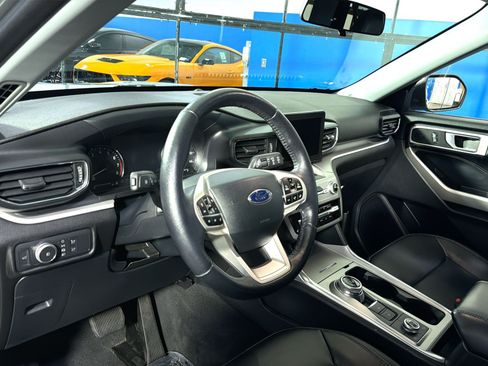 Used 2022 Ford Explorer XLT w/ Equipment Group 202A AWD/4WD image 21