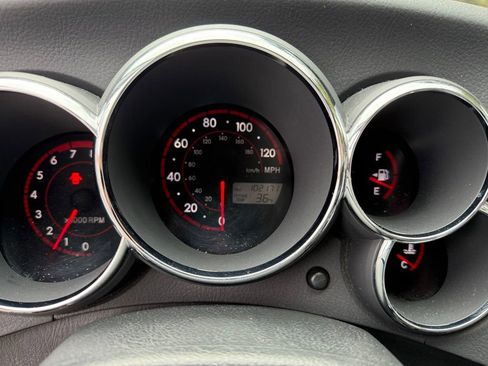 Used 2005 Pontiac Vibe AWD w/ Power Group Value Package image 15